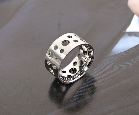 Men's Hole Ring